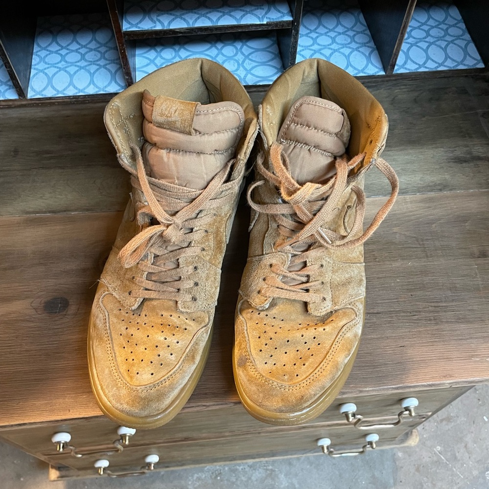 Nike Tennis Shoes